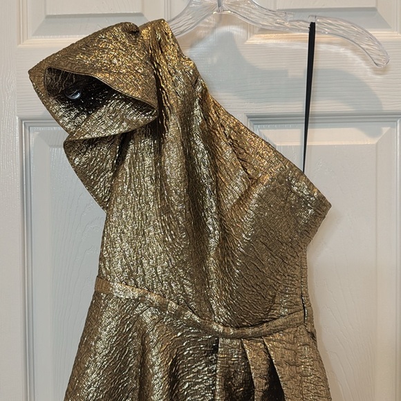 NWT Mac Duggal 68608 Gold One Shoulder Metallic Ballgown Size 6 - Picture 8 of 14